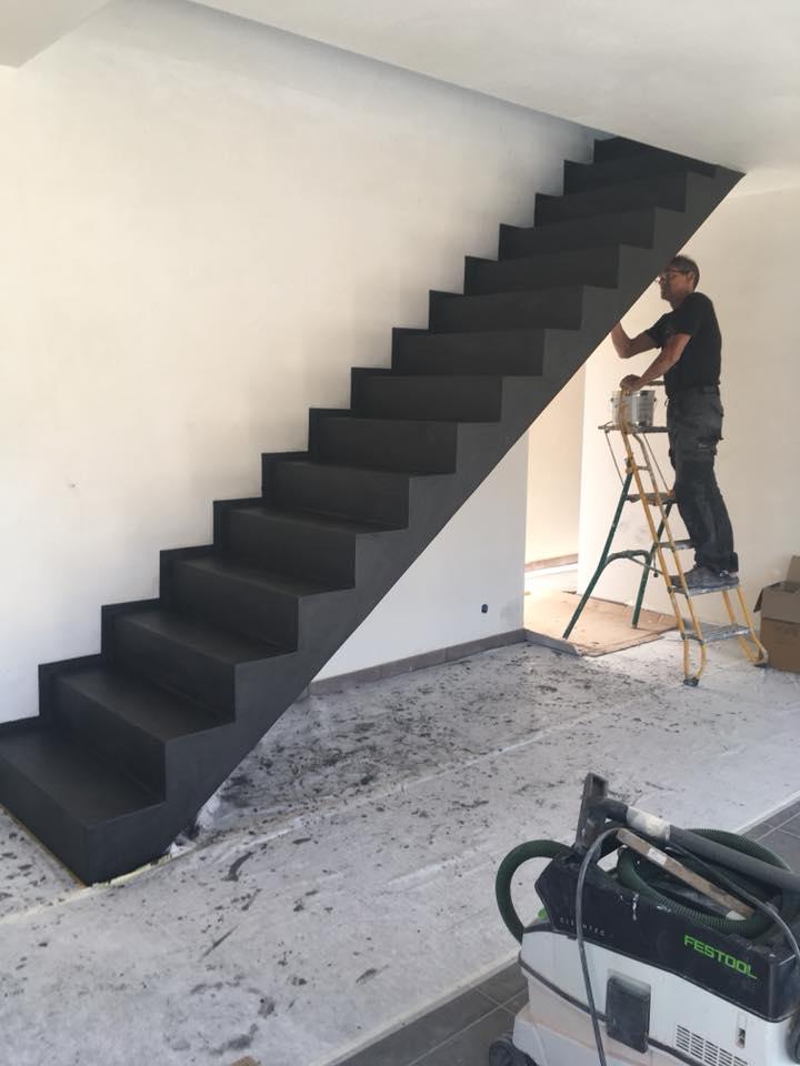 escalier béton ciré